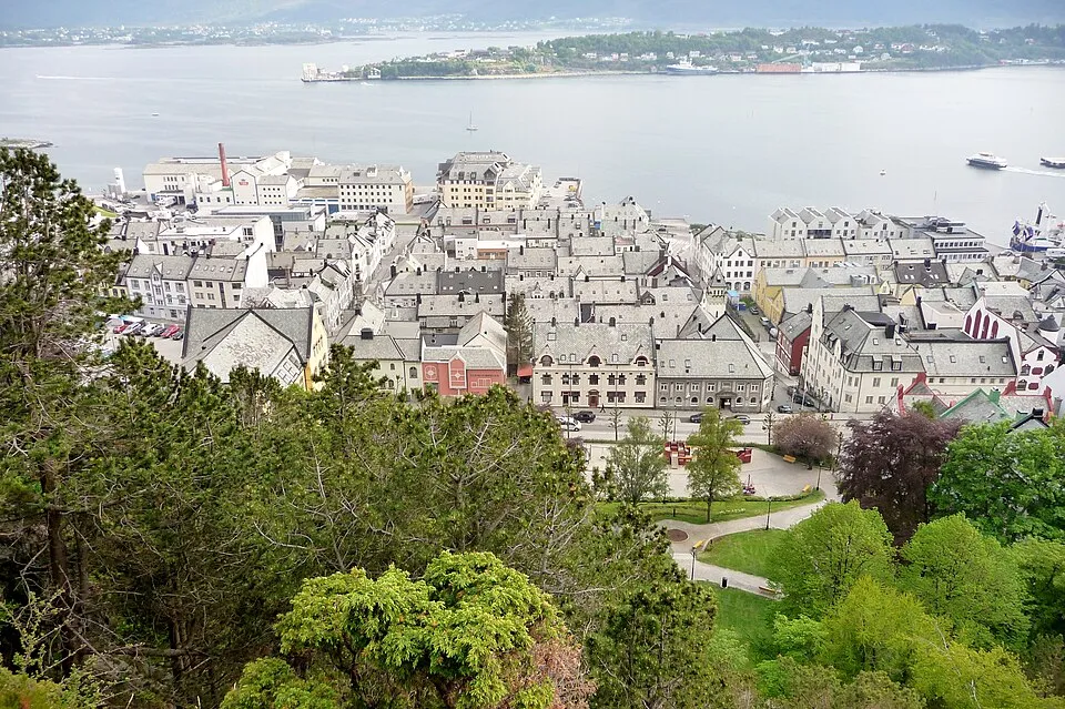 Ålesund’s Art Nouveau centre from Aksla