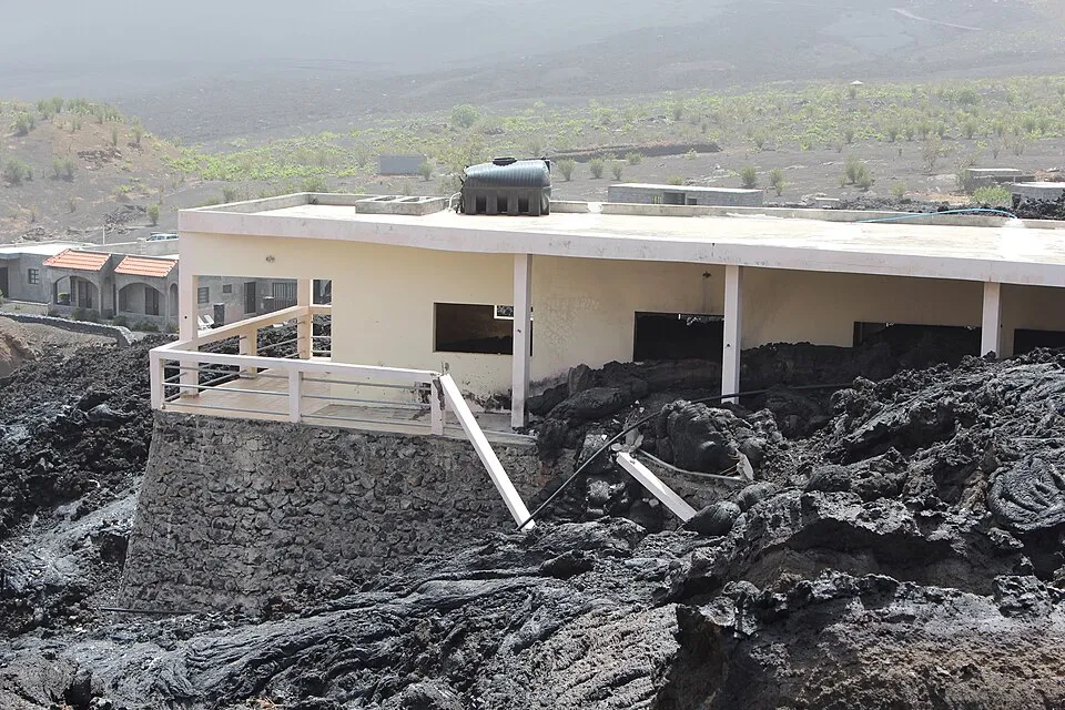 Houses buried by the 2014–15 lava, Chã das Caldeiras