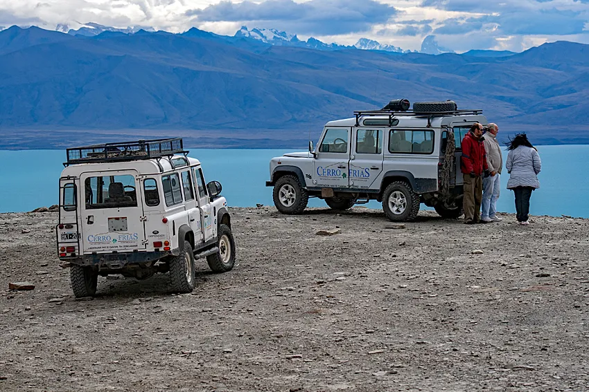 4x4s on Cerro Frías above Lago Argentino