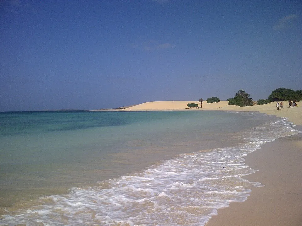 Chaves beach along the dunes