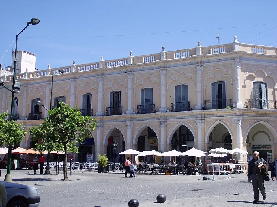 The MAAM facade on Plaza 9 de Julio