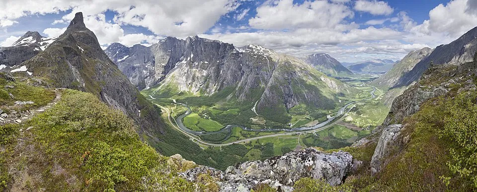 The Romsdalseggen ridge above Åndalsnes