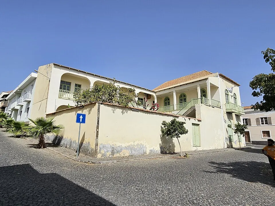 A two-storey sobrado mansion in São Filipe