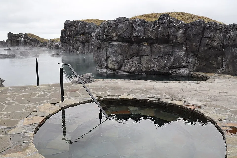 The cold plunge and lagoon at Sky Lagoon