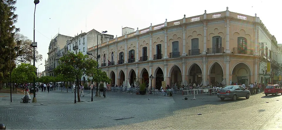Plaza 9 de Julio, Salta