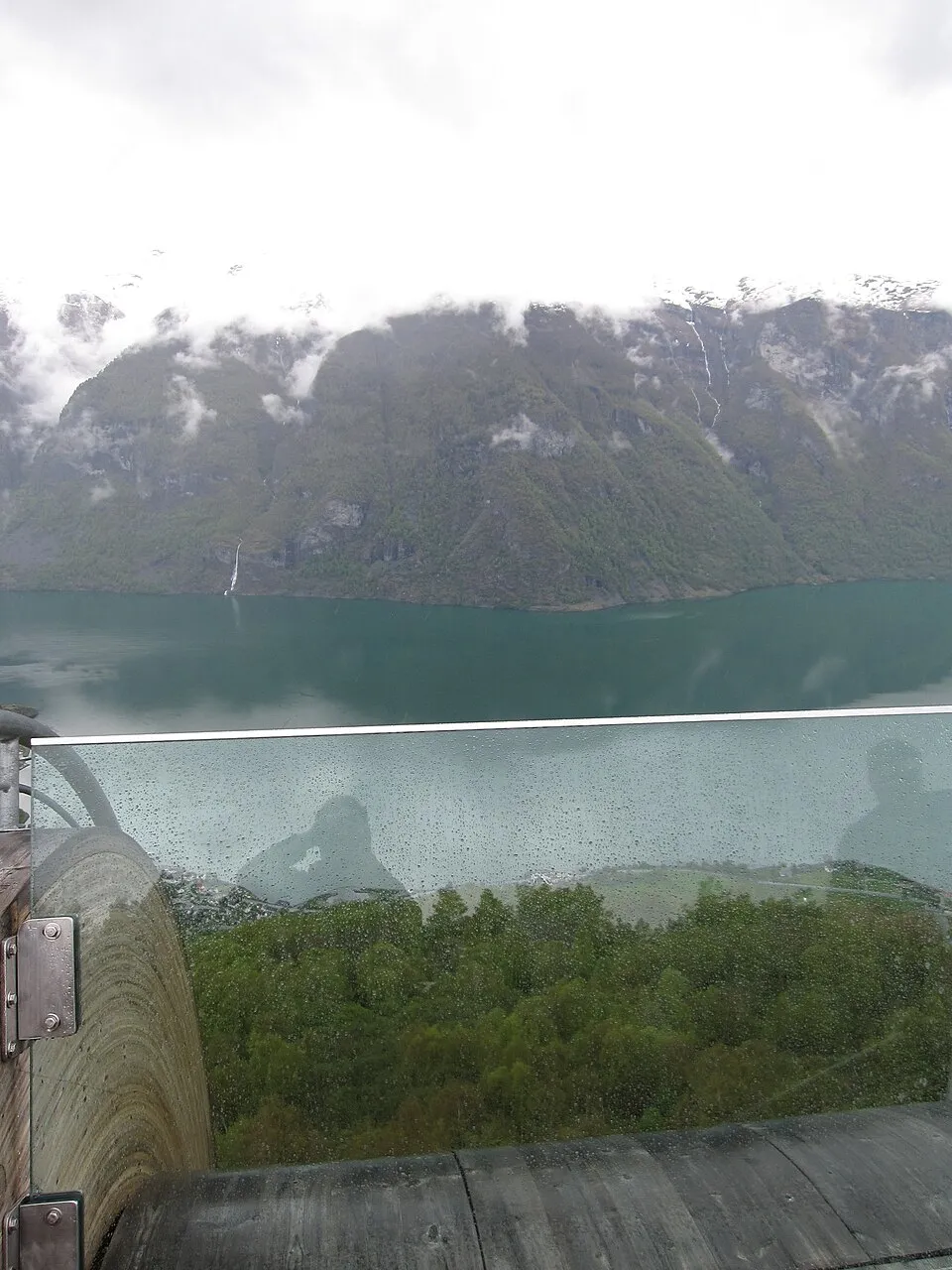 The platform tip over the Aurlandsfjord