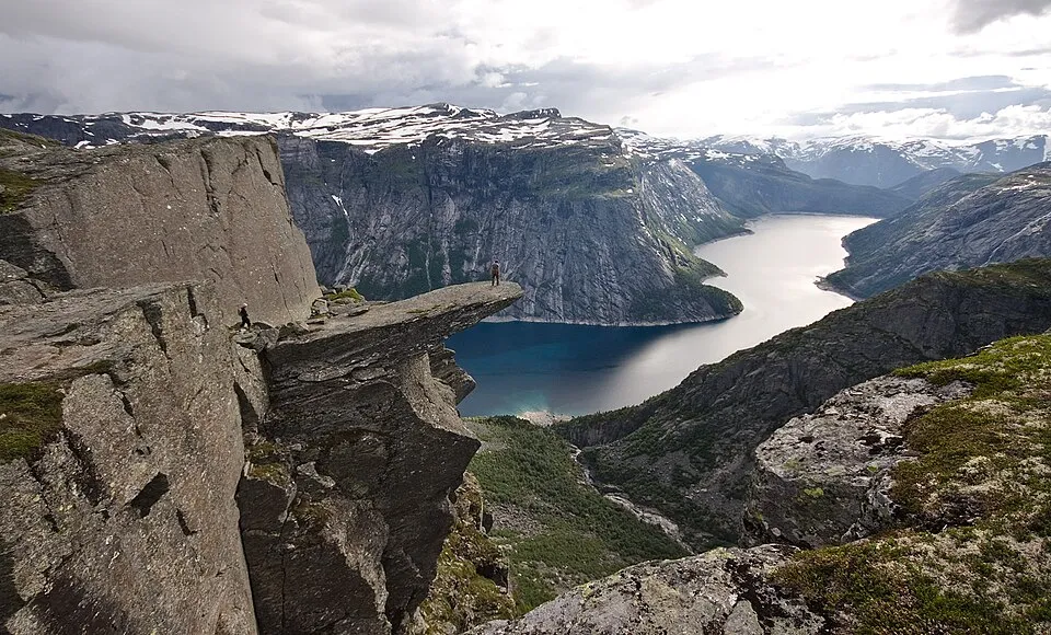 The Trolltunga rock tongue over Ringedalsvatnet