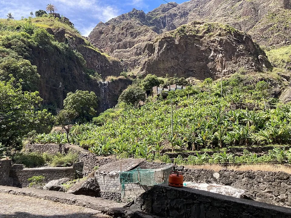 Xôxô beneath the jagged peaks